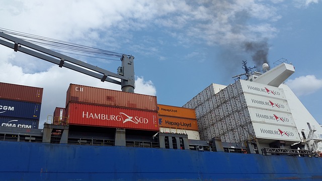 lodní kontejnery